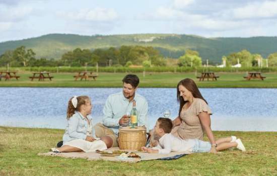 Family picnic at Oakover Grounds | Swan Valley