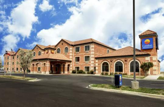 Comfort Inn & Suites West Exterior