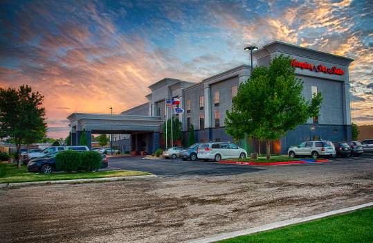 Hampton Inn and Suites West Exterior