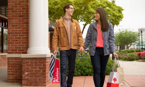 Couple shopping at the Leesburg Corner Premium Outlets