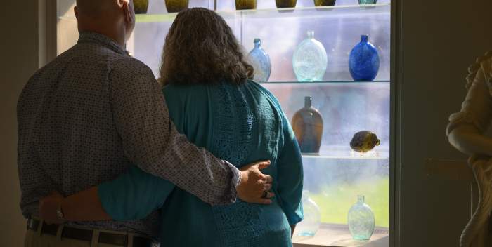 Couple embracing at the Winterthur Museum, Garden & Library