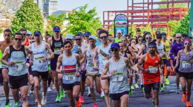 Vermont City Marathoners start the race on the Burlington Waterfront