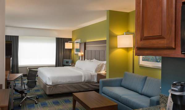 DTN - HI - Places to Stay - Holiday Inn Express Hotel & Suites
