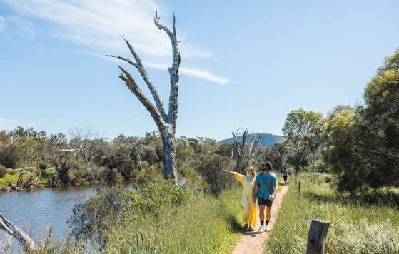 Walking trail in York, Avon Valley