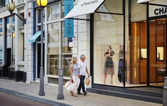 Shopping on Kings Street, Perth City