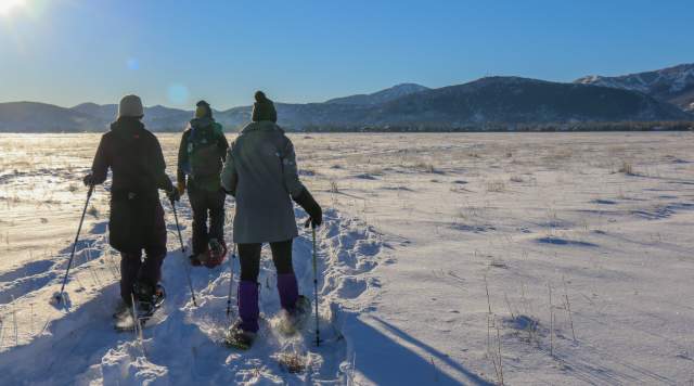 Start Your Day With a Snowshoeing Tour at the Swaner Preserve