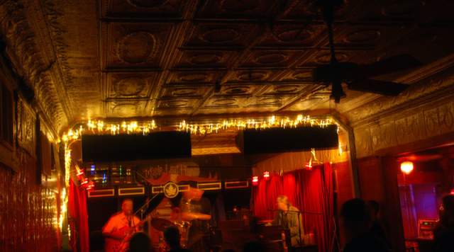 (1am) Eddie Roberts & The Lucky Strokes