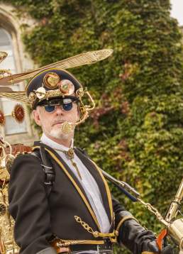 An image of an elaborate cosplayer at the Steampunk Festival