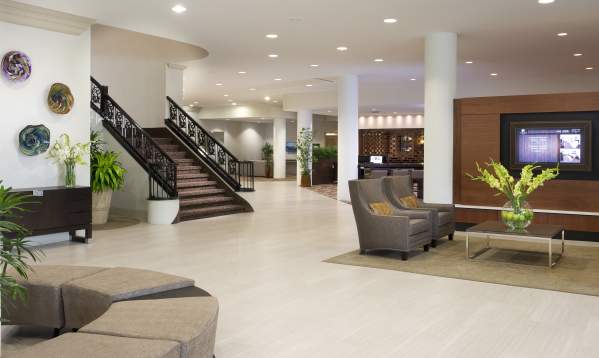 DoubleTree by Hilton - Lobby