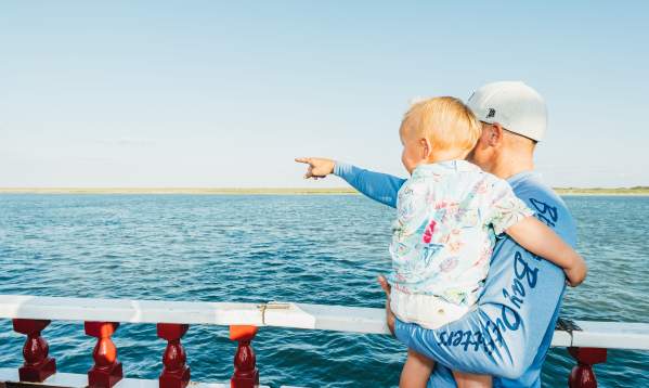kids-family-red dragon-boating