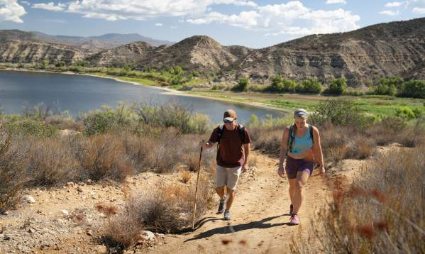 Man and woman hiking in Temecula at Lake Skinner