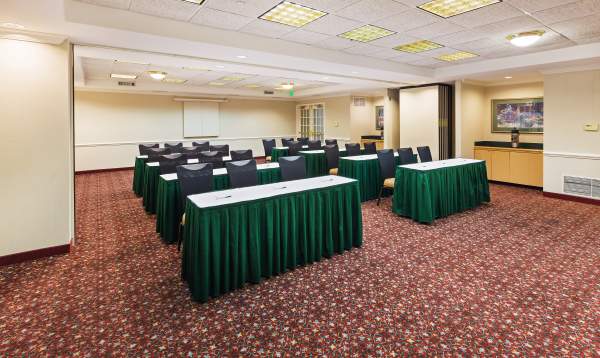 LQ 0938 ADDISON GALLERIA MEETING ROOM