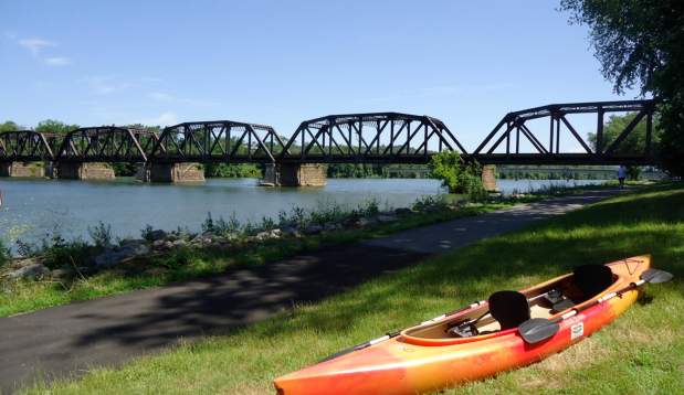 Kayak-River-Bridge