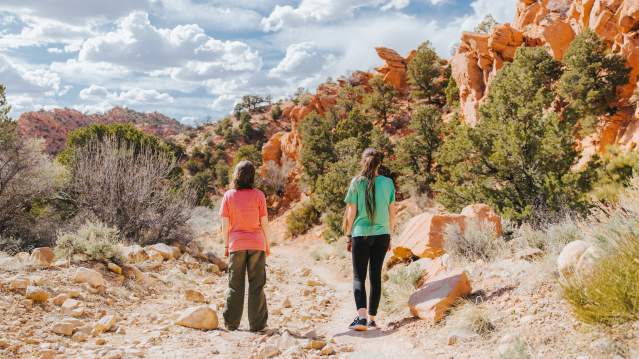 2 people hiking thors hideout trail in the spring