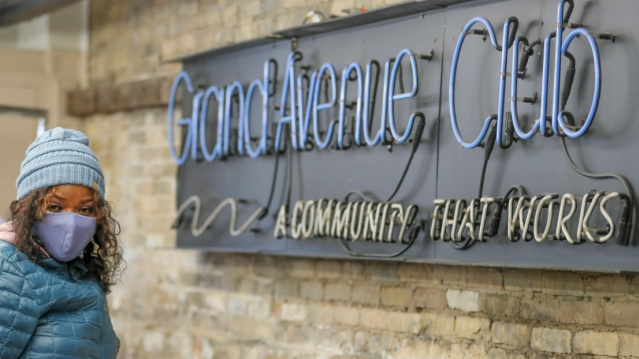 Grand Avenue Club Sign