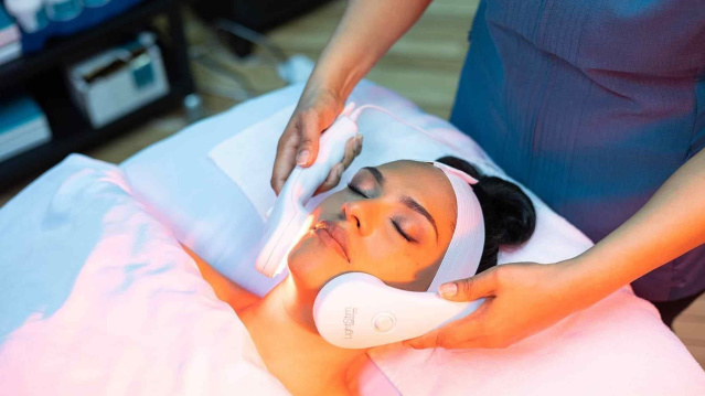 A women receiving a facial treatment at Urbaine Oasis spa