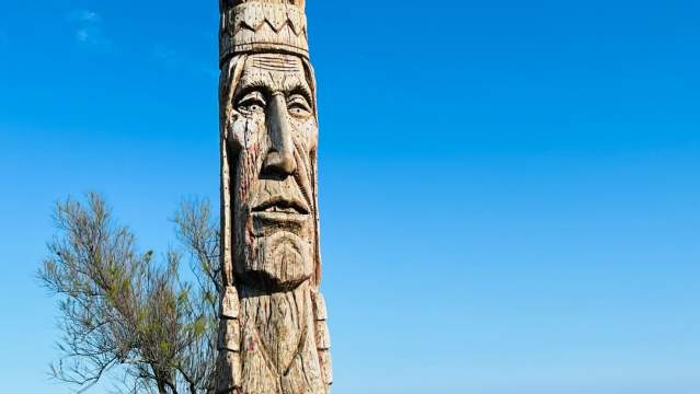 20ft. tall hand-carved Whispering Giant named "Nanticoke" by Peter Wolf Toth
