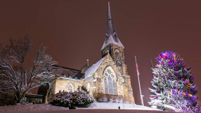Emmanuel-Episcopal-during-the-Holidays-Cumberland-MD