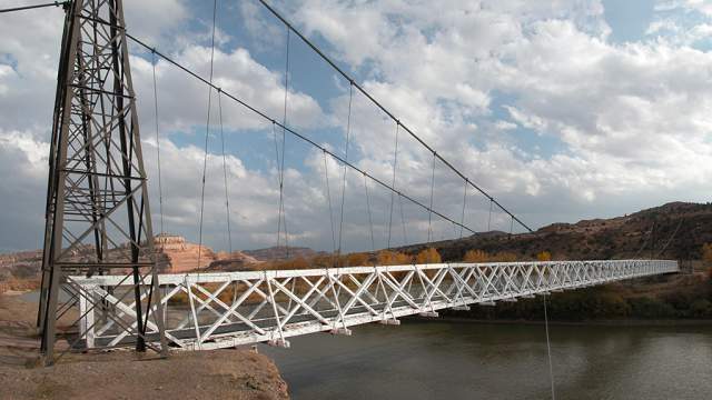 Historic Dewey Bridge, before it was destroyed by fire in 2008.