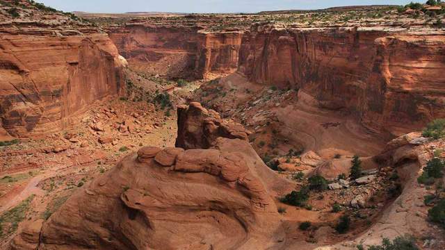View of Hell Roaring Canyon on the trail to Jewel Tibbetts Arch