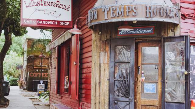 Le Bon Temps Roule - Magazine Street