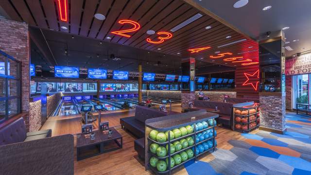Main Event Orlando vip bowling lanes