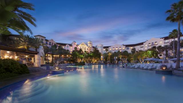 Hard Rock Hote®l at Universal Orlando™ pool at night