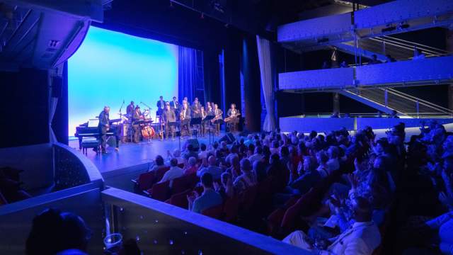 tm-2452-alexis-jim-pugh-theater-performance