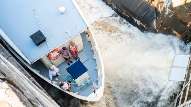 MS Brekke i Brekke sluser i Halden.