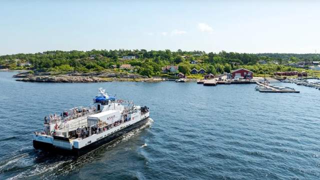 Ferge på vei inn mot land på Hvaler