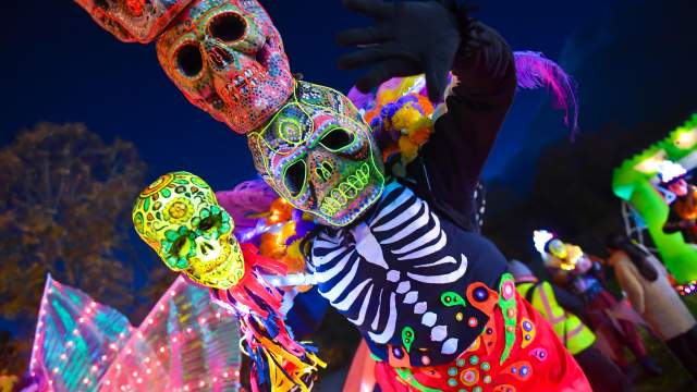 Spooks in the city - Illuminated Triple Head