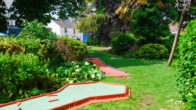 southend gardens mini golf