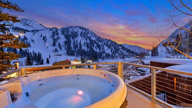 Hot tub with a view at Alta Chalets' PhotoHaus