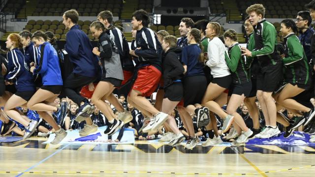 Many athletes pile together to jump rope
