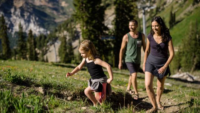 Family hiking Little Cottonwood Canyon