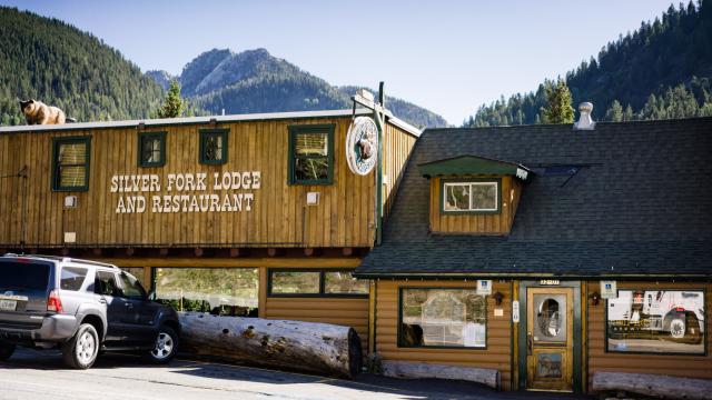 Image of the outside of Silver Fork Lodge and Restaurant