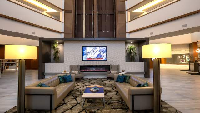 Lobby with couches in the Crowne Plaza