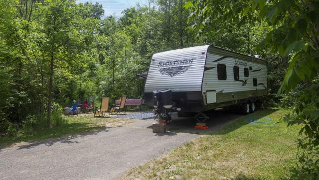 RV at a campsite at Sleepy Hollow State Park