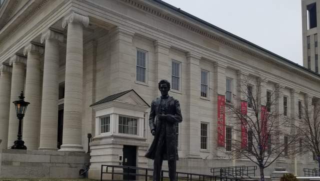 Lincoln Courthouse Square