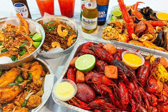 Tu Guía de la temporada del cangrejo de río en Houston