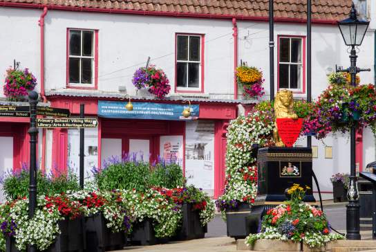 lion statue and shop fronts in Caistor market town in the Lincolnshire Wolds