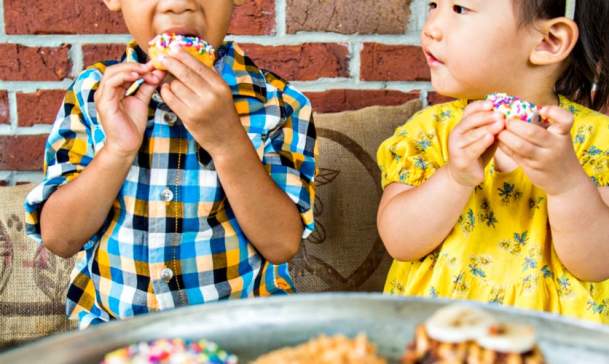 Duluth kids eating donuts