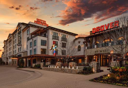 Full size Hotel Drover