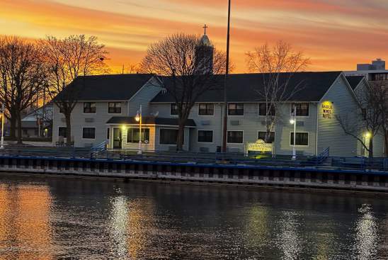 Harbor Winds Hotel