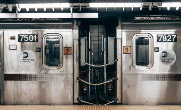 New York City Subway Guide: Everything You Need to Know (Complete Local Do’s and Don’ts)