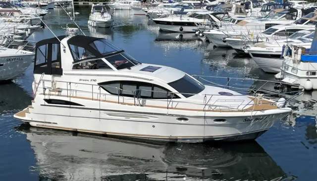Broom 370