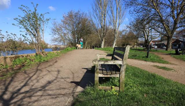 Autumn Along the Thames: 30 Years of Thames Path Memories