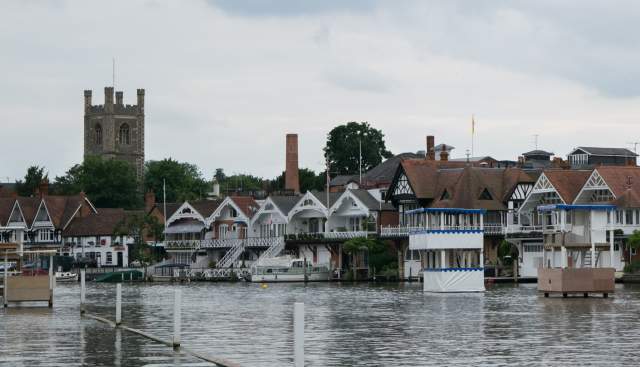 Henley-on-Thames: Pimm's, Pastels, and Pastimes