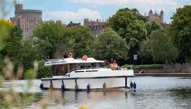 Le Boat and Windsor Castle