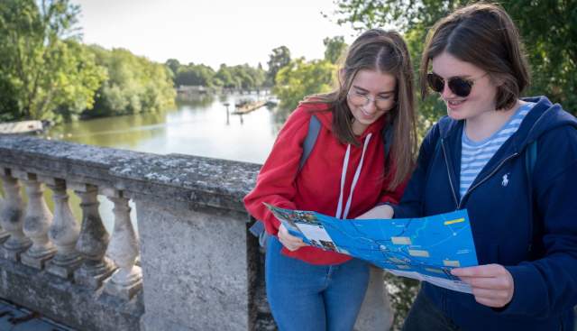 Reading: Biscuits, beer and Burial Sites